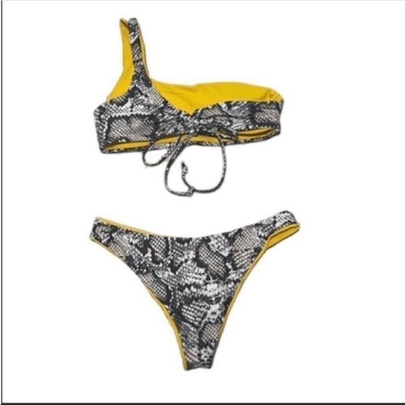 Zaful reversible one shoulder high rise bikini.
Snake print/ solid yellow. Small - Picture 3 of 4